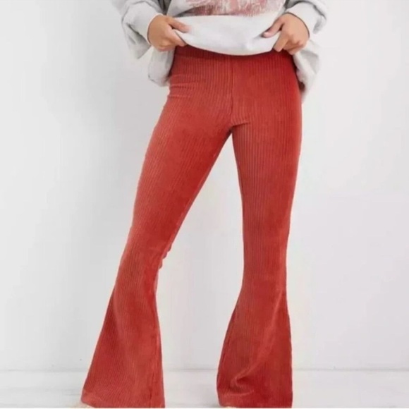 aerie Pants - Aerie Groove-On Velour High
Waisted Flare Pant - Color Rust Belt